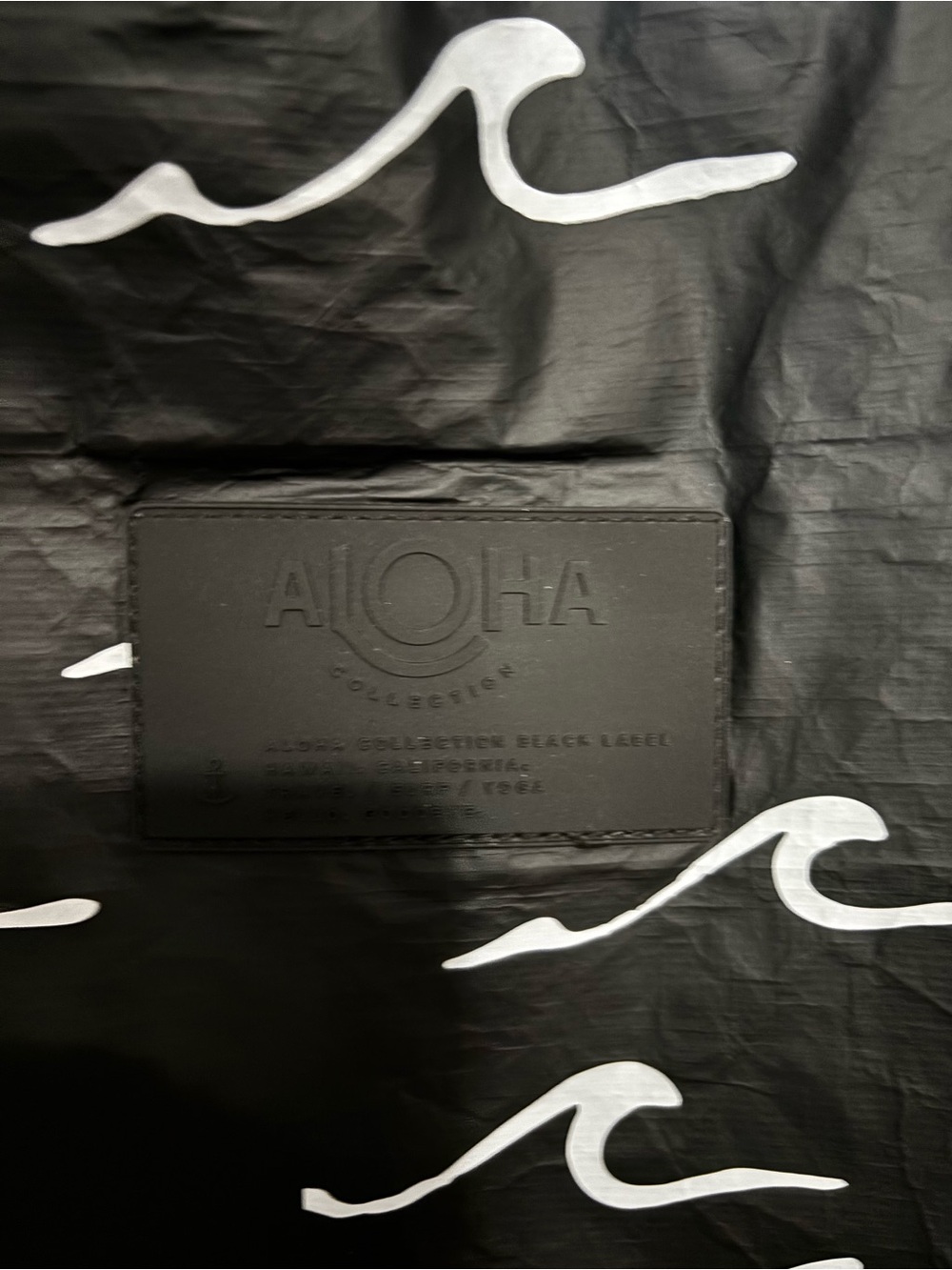ALOHA Collection Black Tote with White Wave Print and Light Blue Lining - Picture 4 of 12